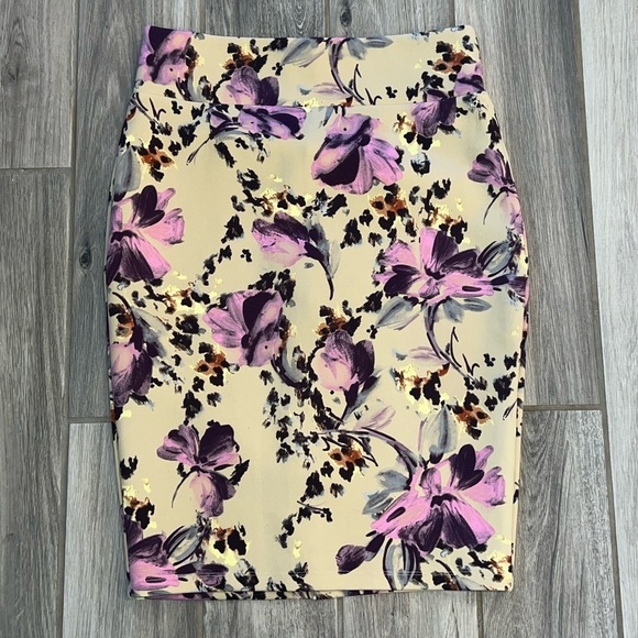 Thalia Sodi Dresses & Skirts - Like New Thalia Sodi Size L Beige and Pur print midi skirt no signs of wear